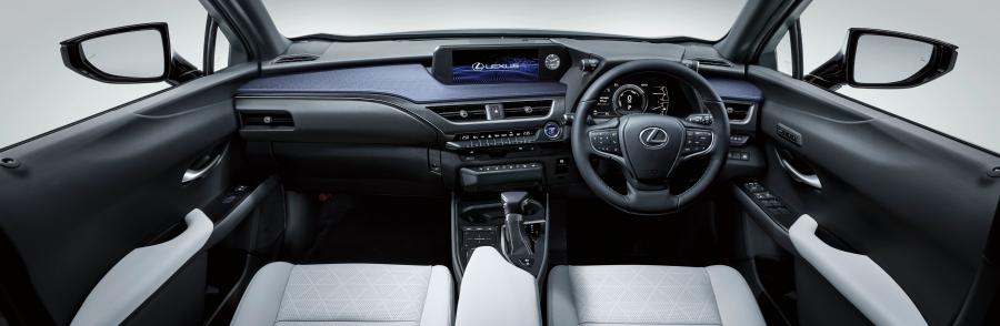 Торпедо Lexus UX250h 2018 года  (JP) (фото 4 из 14)